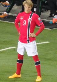Isco drifts towards the left wing while playing as the playmaker. Martin Odegaard Celebrity Biography Zodiac Sign And Famous Quotes