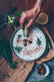 Dazu frisches weißbrot und fertig ist eine ebenso einfache wie wohlschmeckende warme vorspeise. Veganes Tzatziki Mehr Als Grunzeug