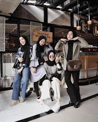 Maybe you would like to learn more about one of these? 63 Ide Friend Couple Model Pakaian Hijab Pakaian Wanita Model Pakaian
