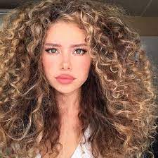 Kivircik Sac Modelleri 2019 2020 Kisa Orta Ve Uzun Trendler Ve Moda Curlyhairstyles Mediumha Kivircik Sac Modelleri Dogal Bukleli Sac Curly Hair Styles
