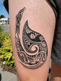 The reason behind that is simple, fish (which the hei matau design stands for) is the staple food of new zealand and they're pretty abundant there. Tattoos By Kevyn Harper
