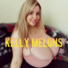 KellyMelons - Trying on everyday mommy clothes - ManyVids