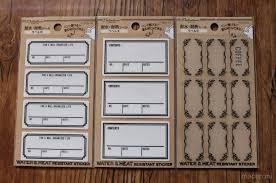 貼り直しも簡単 セリア 耐水シール で使い勝手のよいキッチンに macaroni セリア 収納 アイデア 収納 アイデア 100均