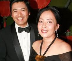 1994年，周润发与吴倩莲、刘家辉等人合作主演的动作片《花旗少林》上映，在片中饰演美籍华人张正 77 ，周润发凭借该电影获得了第14届香港电影金像奖最佳男主角提名 78 ；同年，出演了由张文干执导的剧情电影《仙人掌》；此外，周润发与梁家辉、吴倩莲领衔主演的喜剧动作电影《赌神2》上映，在片中饰演赌神高进 79 。 å'¨æ¶¦å'è€å©† ä¿¡æ¯é˜…è¯»æ¬£èµ ä¿¡æ¯æ' K0w0m Com