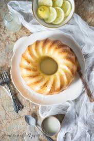 Aus joghurt, mehl, backpulver, öl, essig, zucker, dem wasser und dem backpulver einen geschmeidigen teig rühren. Weltbester Saftiger Zitronenkuchen Mit Joghurt Zimtkeks Und Apfeltarte