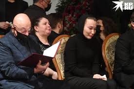 Грачевского проводили в последний путь продолжительными аплодисментами, передает риа новости. Twwzmn84hr8fcm