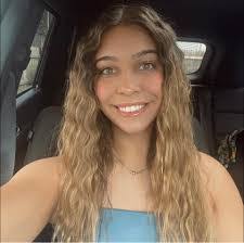 Nicole Almeida's Instagram, Twitter & Facebook