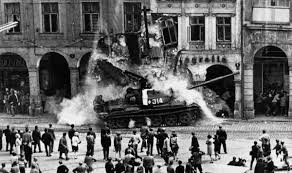 1968 metų protestai: tankai, sutraiškę Prahos pavasarį ir studentų  barikados Paryžiuje - Delfi plius