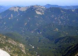 Dabei lösten sich etwa 0,5 km³ felsmaterial aus dem büchsenkar des hochplattenkogels und erfüllten die hetzau und das straneggbachtal bis zum almtal (etwa im bereich des hotels jagersimmerl) mit einer tomalandschaft. Hetzau Wikipedia