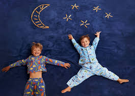 Afbeeldingsresultaat voor kleuter met pyjama