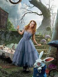 Alice, sora ei, iepurele alb, soarecele, soparla bill, omida, valetii ducesei, bucatareasa ducesei ,ducesa, pisica de chesire, iepurele de martie, palarierul harciogul, slujitorii in forma de carti de joc ai. 27 Alice Ideas Tim Burton Alice In Èara Minunilor Èara Minunilor