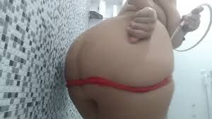 PUTINHA RABUDA SE FILMA MIJANDO E SE MASTURBANDO ESCONDIDA DO MARIDO