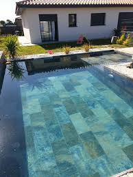 Piscine Carrelage Effet Bali Avec Skimmer Miroir Laconstructiondesabcm En 2020 Piscine Maison Piscines Design Deco Piscine