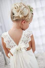 Du Charme De La Douceur Et De L Elegance Astreor Robe Fillette Mariage Robe Enfant Mariage Coiffure Mariage