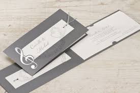 La musique de la cérémonie fait partie de ces détails qui peuvent prendre un temps fou ! Que La Musique Commence Deco Mariage Theme Musique Faire Part Mariage Musique Mariage Theme Musique