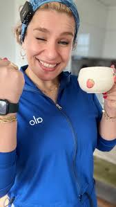 😳 چرا ۹۰٪ کسایی که رژیم می‌گیرن هیچ‌وقت به نتیجه نمی‌رسن؟ جوابش دقیقاً توی  همین ویدیوئه… و اگه تو هم خسته‌ای از شروع کردن و نیمه‌کاره رها کردن، وقتشه  یه بار درست