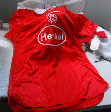 So sieht das neue trikot von. Trikot Fortuna Dusseldorf Deutsches Kunststoff Museum