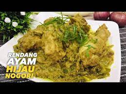 Selain dimasak lebih singkat, proses pengentalan bumbu untuk rendang malaysia dicampur dengan kerisik (kelapa parut yang disangrai), bukan dimasak lama. Rendang Hijau Ayam Negeri Sembilan Youtube
