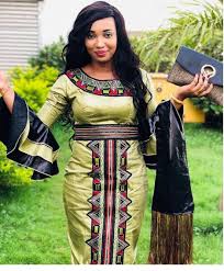 Tendances mode 2019 découvrez toutes les tendances mode de la saison hyper chic et tendance 2018 c'est par ici!!!! La Classe Mode Africaine Mode Africaine Robe Robe Africaine