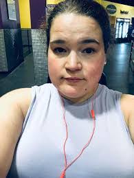 Holly Crandell's Instagram, Twitter & Facebook