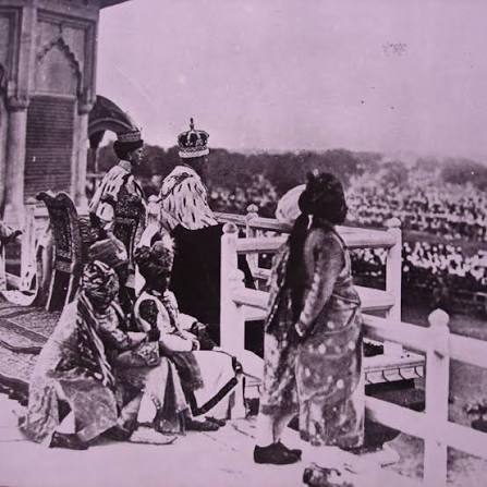 King George V and Queen Mary presided over the spectacular Delhi Durbar #OnThisDay #OnThisDay in 1911, the only Coronation of a British Monarch as the King-Emperor in India: (link in Bio ➡️