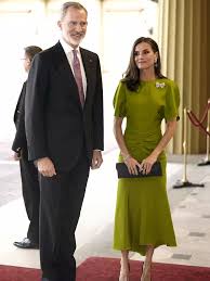 El alimento que come la reina Letizia, 53 años, para tener una piel suave y  luminosa