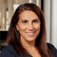 Tara Martinelli's Instagram, Twitter & Facebook