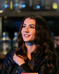 Çağlar ertuğrul ve burcu özberk aralarındaki uyum sayesinde afili aşk'ta başarılı performans sergiledi. Afili Ask Burcu Ozberk Cute Selfie Ideas Cute Girl Drawing Cute Girl Photo