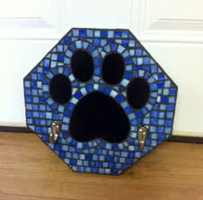 Mosaic Paw Print Leash Holder For Our Fur Friends By Cathy Garner Mosaic Art Projects Mosaic Art Mosaic Animals