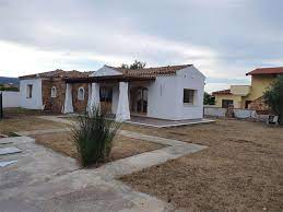 Situato al piano terra con un grande giardino molto b Case San Teodoro Immobili In Vendita Wikicasa