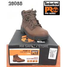 The creative team of the brand has been constantly improving the design and features of the watches, bags, outdoor wear and accessories for men, women, and kids here and across the globe. Kasut Safety Timberland