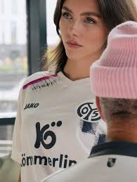 Stella Winter's (@stellawint3r) first solo exhibition “Season 4 Episode 3”  will open at @galerierussiklenner in Berlin