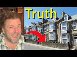 Martin, 58, took to twitter document a recent night he spent in hospital. The Truth About Homes Under The Hammer Secret Info Clinic 41 With Martin Roberts Youtube