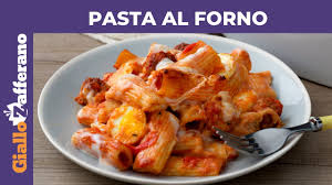 Quando mancano gli ultimi 10 minuti cuocete la pasta, tiratela su e mescolatela alle patate e ai piselli aggiungendo parmigiano e pecorino se vi il capretto al forno con patate e piselli è una ricetta semplicissima da fare che vi piacerà di certo. Pasta Al Forno Con Besciamella E Polpettine Youtube