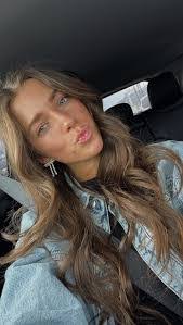 Isabelle Jensen's Instagram, Twitter & Facebook