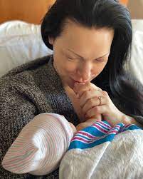 Claudette pelage (known as miss claudette) is a former main character and an inmate at litchfield penitentiary. Goldiger Anblick Laura Prepon Teilt Neues Bild Mit Baby Promiflash De