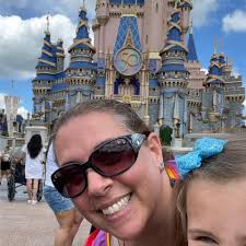 What are some fun sit down places to eat at Disney?