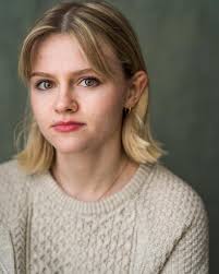 Hello everyone! Wanted some opinions… This is my current hair length, I am  able to tie it in a ponytail and braid it so thats not an issue. But do you  think