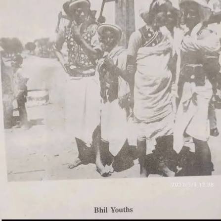 90 के दशक का झाबुआ— रतलाम जब भील समुदाय अपनी पारंपरिक वेशभूषा और सांस्कृतिक पहचान के साथ समृद्ध रीति-रिवाज़ों की एक जीवंत छवि प्रस्तुत करता ...