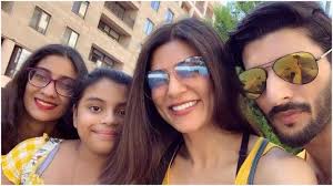 Sushmita Sen Shares Video Of Daughters Renee And Alisah Playing The Piano Calls It Her Lovestory Celebrities News India Tv Its lovely to see them become good.