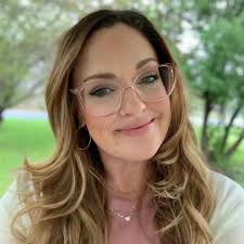 Shannon Burdick's Instagram, Twitter & Facebook