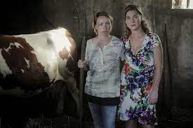 Dalším klíčovým párem jsou majitel autosalonu milan (hynek čermák), který své ženě chronicky zahýbá, a jeho deprimovaná. Lenka Krobotova Csfd Cz