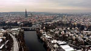 In einer ausstellung zeigen das helmholtz institute ulm und seine partner im m25 am ulmer münsterplatz, wie wichtig batterien für unseren alltag sind. Ulm Ausgangsbeschrankung In Baden Wurttemberg Das Gilt Fur Ulm Und Alb Donau Kreis Neu Ulmer Zeitung