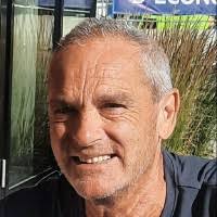 1300+ "Iván" profiles