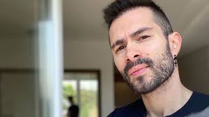 Stream tracks and playlists from byealex on your desktop or mobile device. Byealex Miert Is Kellene Magamat Szegyellnem Hogy Nem Az Utcan Sepregetek 24 Hu