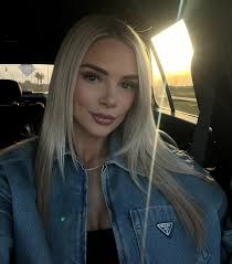 Heather Grace's Instagram, Twitter & Facebook