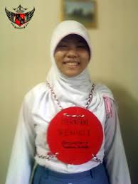 Kartu bisnis kreatif ini memiliki desain unik dengan beberapa avatar grafis yang menonjol. Cara Membuat Name Tag Untuk Mos Dengan