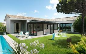 Veranda Aluminium Alix Une Nouvelle Piece A Vivre A Cote De La Piscine Avec Un Look Plutot Industriel Qui Tranche Modele De Veranda Veranda Aluminium Veranda