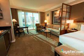 The Deluxe Suite At Signature At Mgm Grand Oyster Com Hotel Suites Hotel Amenities
