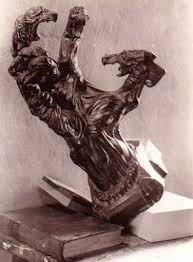 A Vida E A Arte De Stanislaw Szukalski A Netflix Esta Exibindo Um Documentario Muito Interessante Sobre A Vida E A Arte De Stanisla Arte Documentarios Desenhos